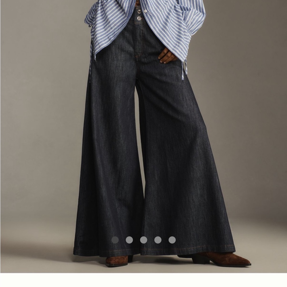 Pilcro Dramazzo Mid-Rise Ultra
Wide-Leg jeans new size 29